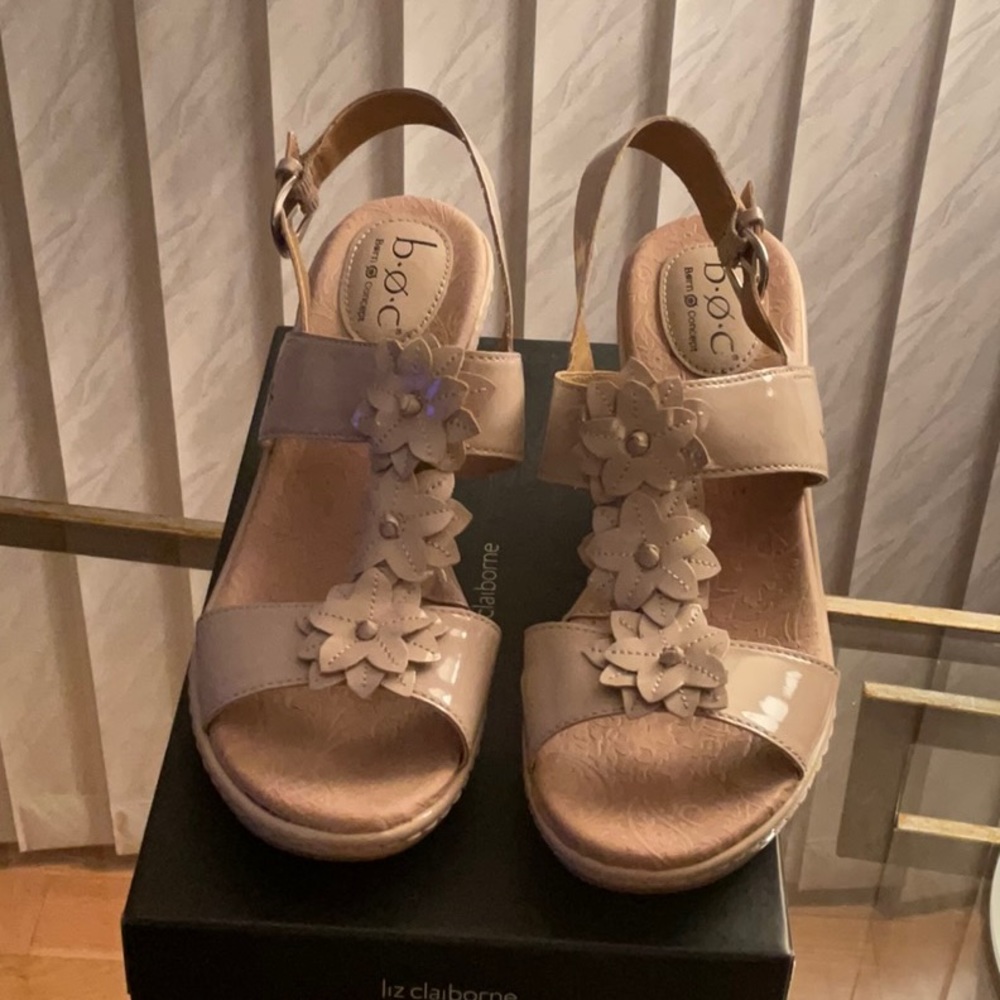 b.o.c. Patent Beige Wedge Platform Sandals, size 9.